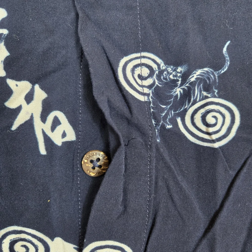 7Diamonds Men's‎ Navy White Tiger Asian Print Short Sleeve Collared Shirt Medium